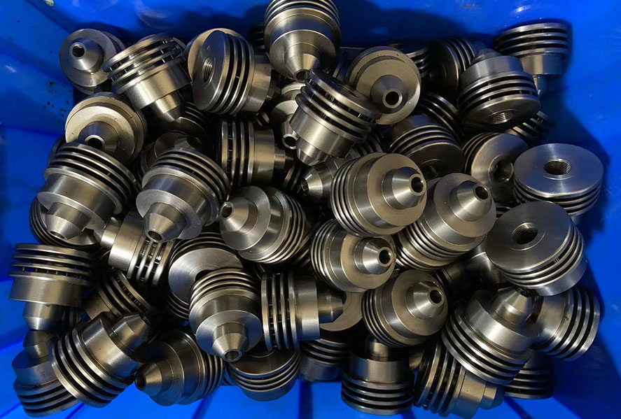 Tarkkuus CNC: n kääntäminen