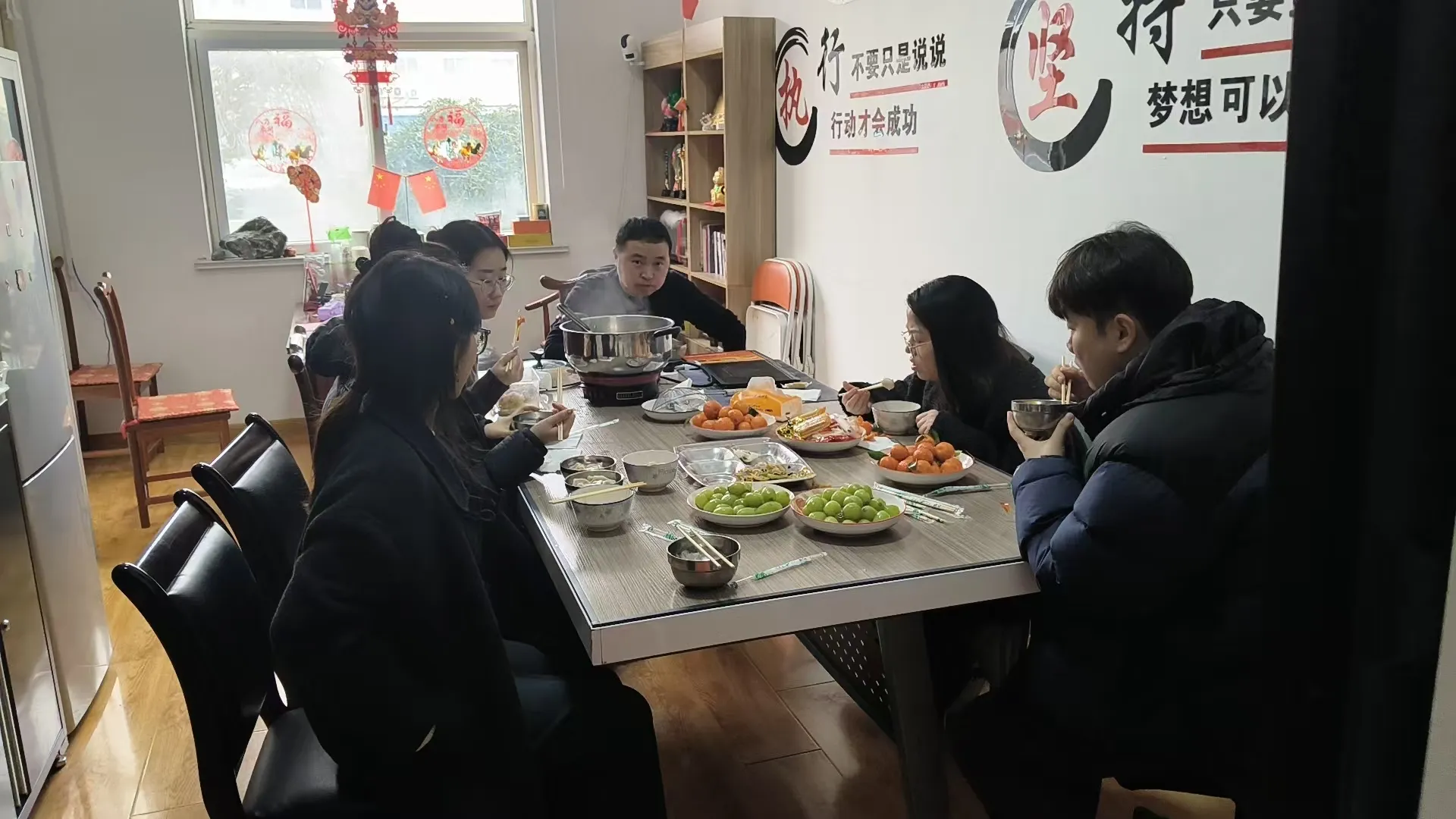 Haozhifeng Companyn lyhtyjuhlajuhla